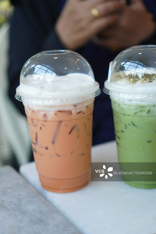 抹茶绿茶加牛奶冰块饮品图片素材