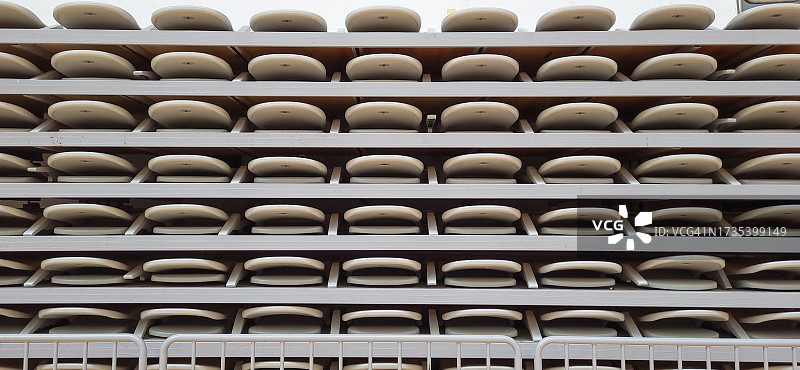 体育馆内的储物椅图片素材