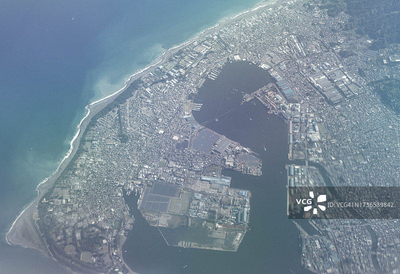 从飞机上俯瞰日本静冈市图片素材