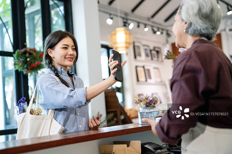 零售店POS系统，精简结账与移动支付图片素材