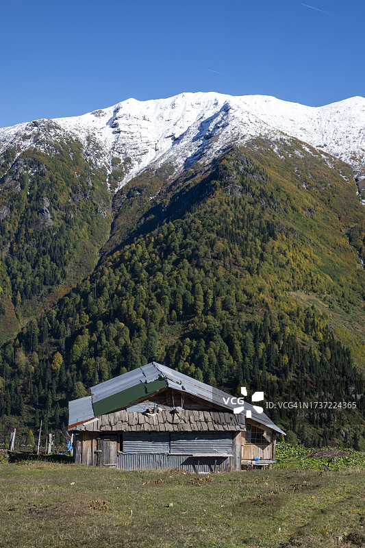 阿尔特温省马卡赫尔地区的埃费勒村芬迪克高原图片素材
