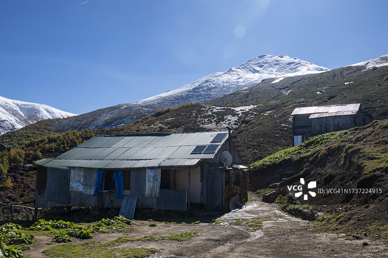 阿尔特温省马卡赫尔地区的埃费勒村芬迪克高原图片素材
