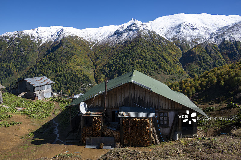 阿尔特温省马卡赫尔地区的埃费勒村芬迪克高原图片素材