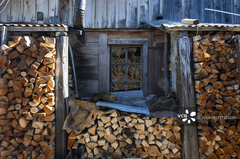阿尔特温省马卡赫尔地区的埃费勒村芬迪克高原图片素材