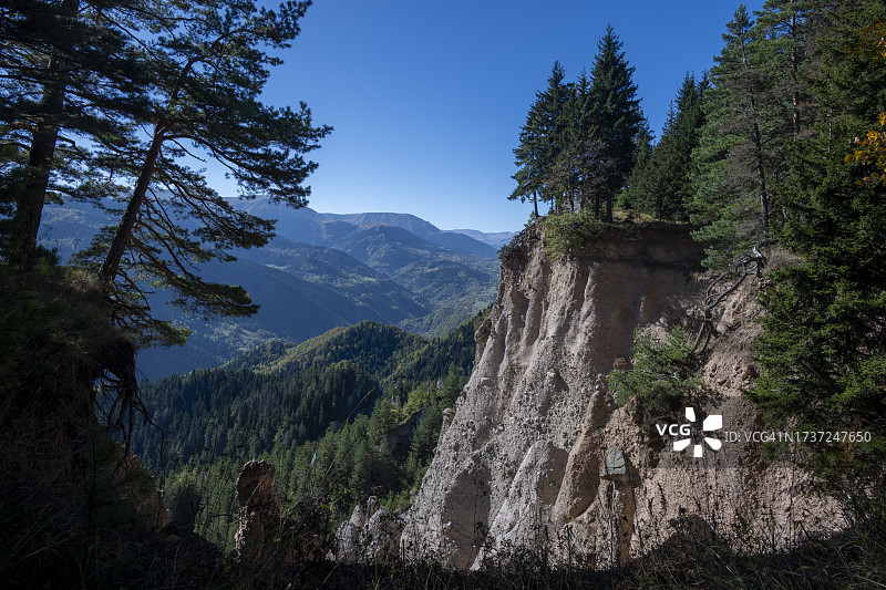 阿尔特温萨夫萨特梅塞利村的精灵烟囱图片素材