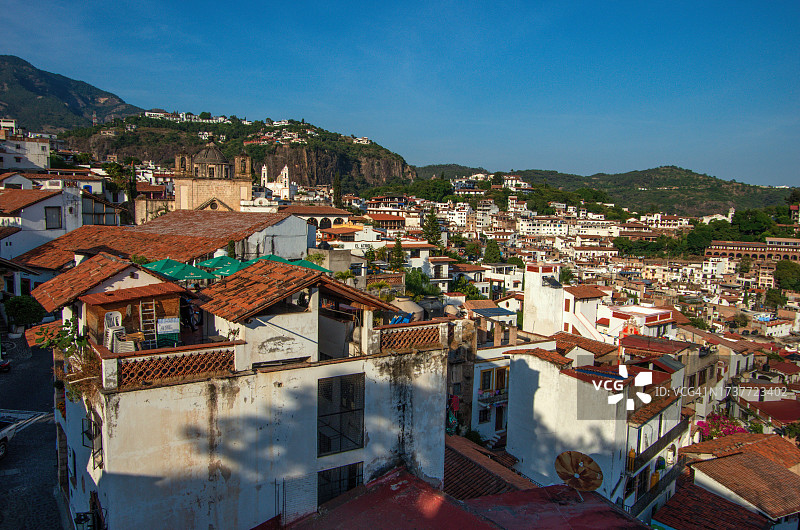 墨西哥格雷罗州的Taxco de Alarcón城市景观，接近日落图片素材