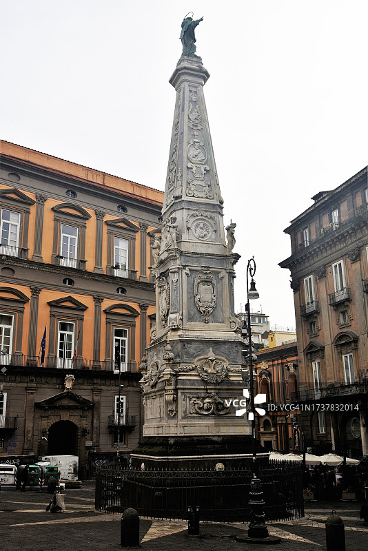 意大利坎帕尼亚那不勒斯：多米尼克方尖碑雕像图片素材