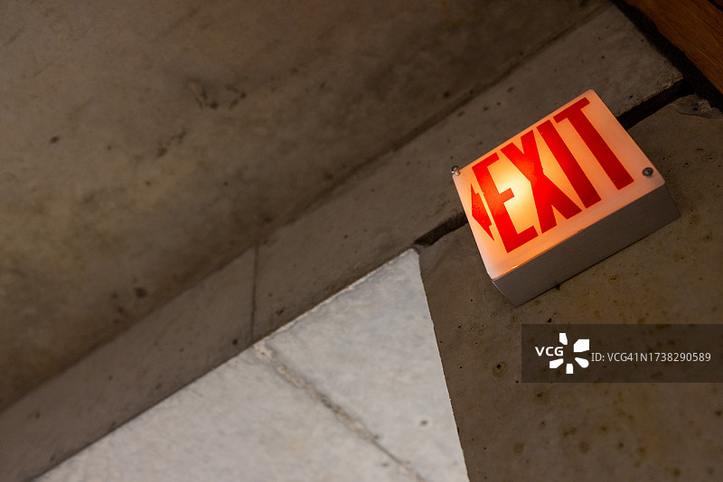 复古红色照明出口标志图片素材
