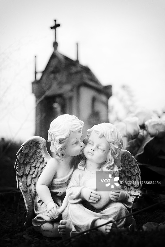 法国塞纳-马恩省的古老墓地图片素材