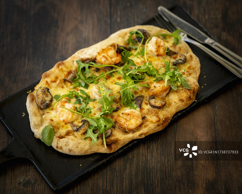 维拉弗兰卡平萨配牛肝菌番茄虎虾图片素材