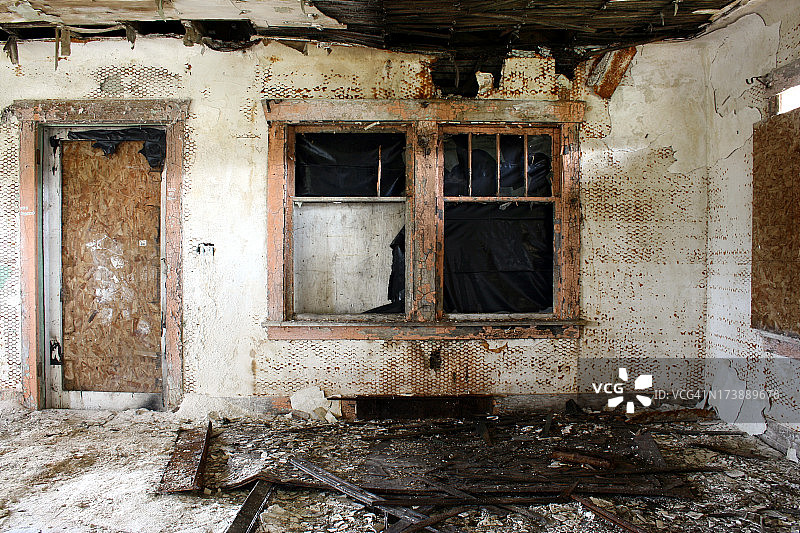 正在崩塌的房间图片素材