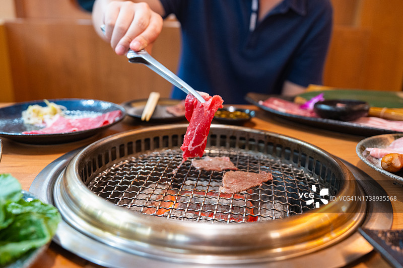韩式烤肉烤生牛肉图片素材