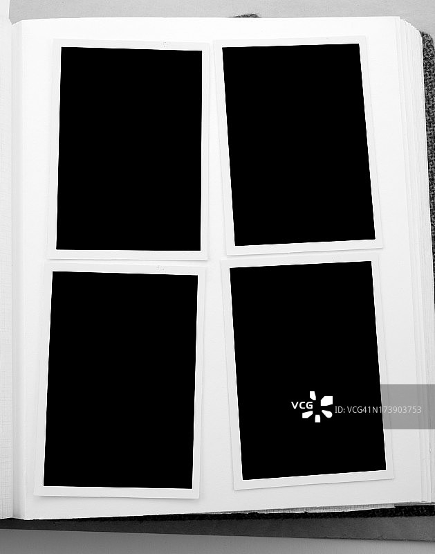 家庭相册里的四张旧空白照片图片素材
