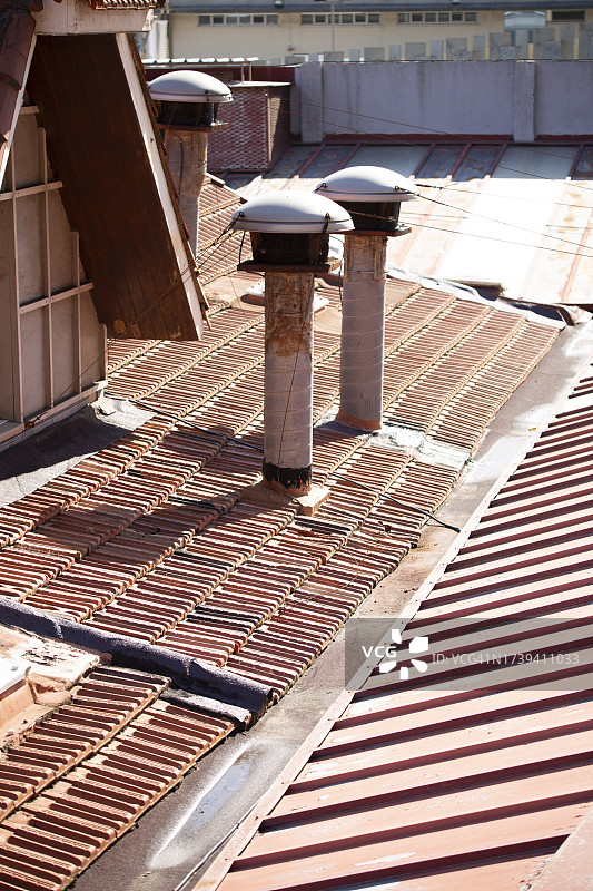 屋顶上的烟囱图片素材