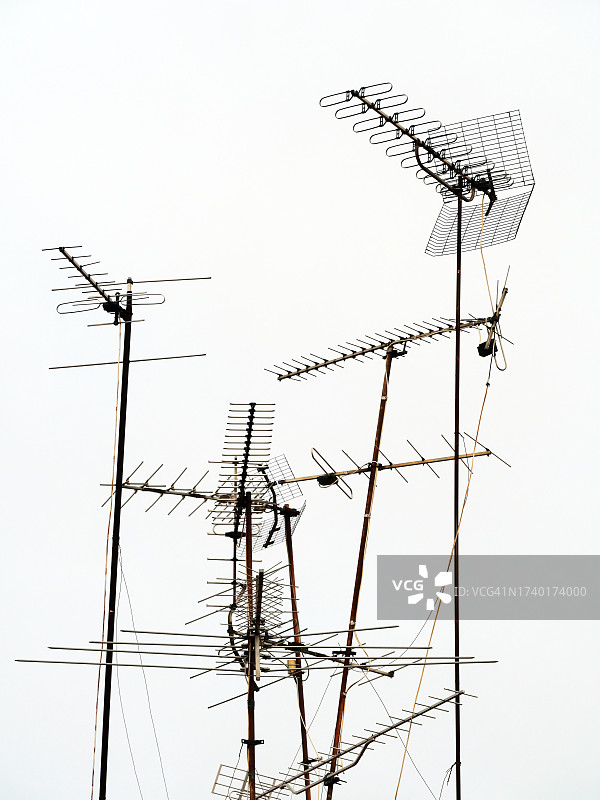 葡萄牙里斯本屋顶上的天线特写图片素材