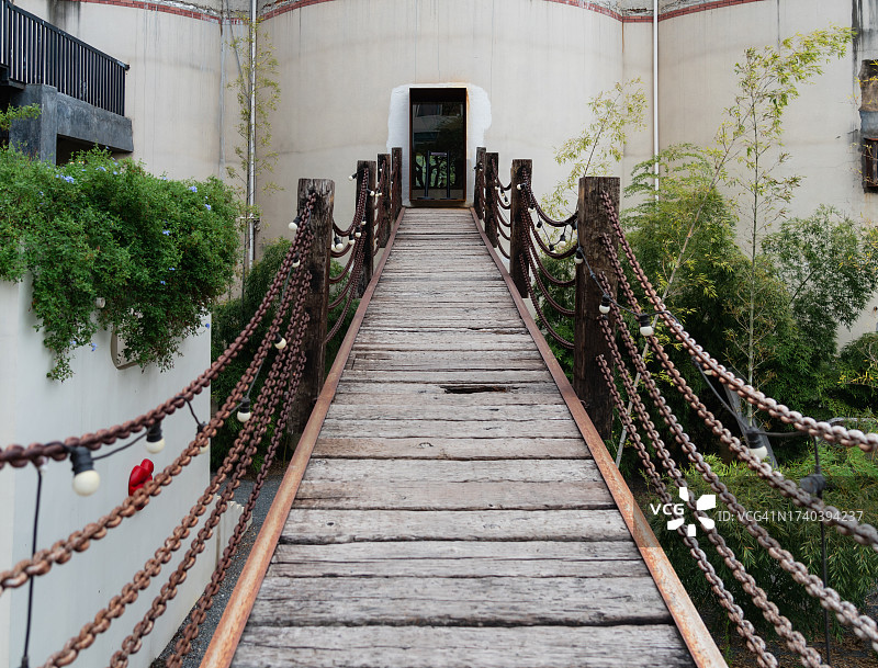 旧木制吊桥图片素材