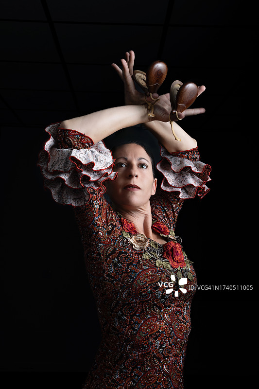 弗拉门戈女舞者与响板图片素材