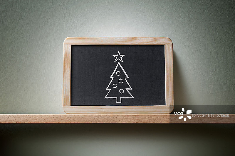 黑板上的圣诞树图片素材
