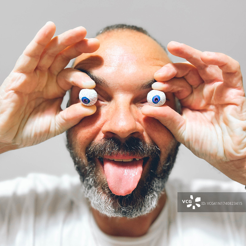 吐舌头的男人图片素材