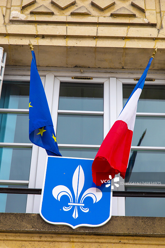 市政厅和百合花饰图片素材
