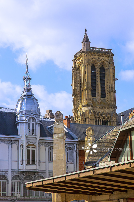 欧洲法国大东部大区埃纳省：城市中心建筑、美好时代建筑、大教堂和有盖市场图片素材