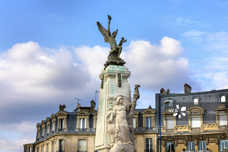 欧洲法国大东部艾森省索issons：1870年索issons防御纪念碑，共和国广场图片素材
