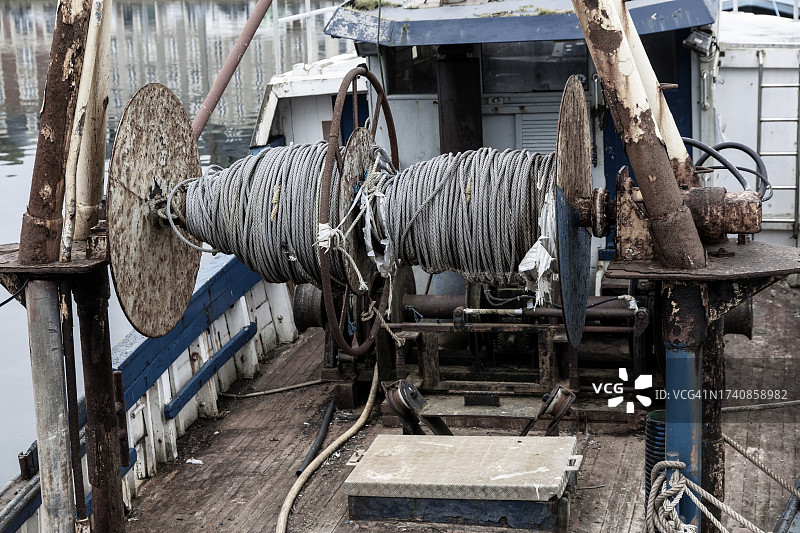 拖网渔船上的绞盘图片素材