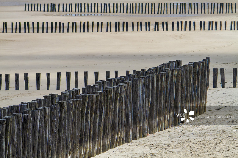 法国上法兰西加莱海峡，桑加特海滩的防波堤图片素材