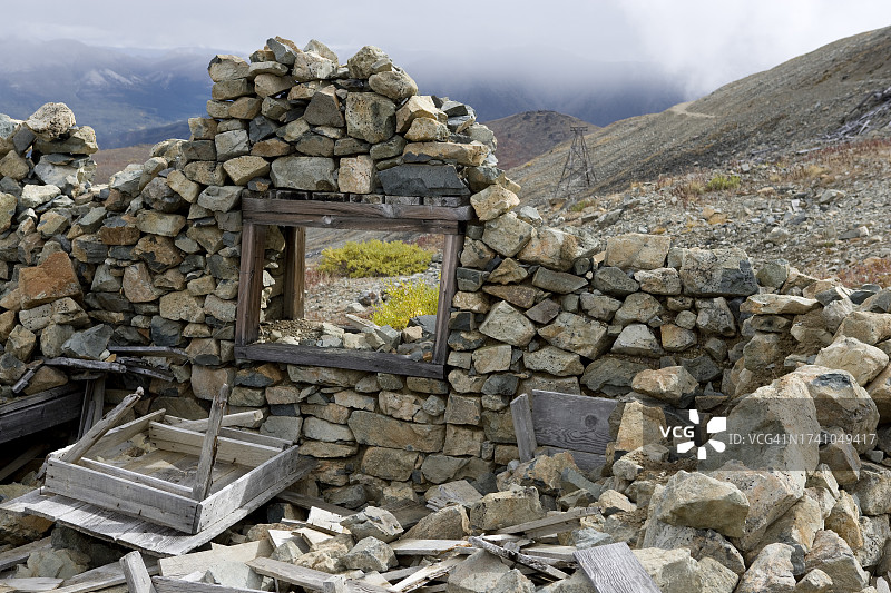 鬼矿营地的石头废墟图片素材