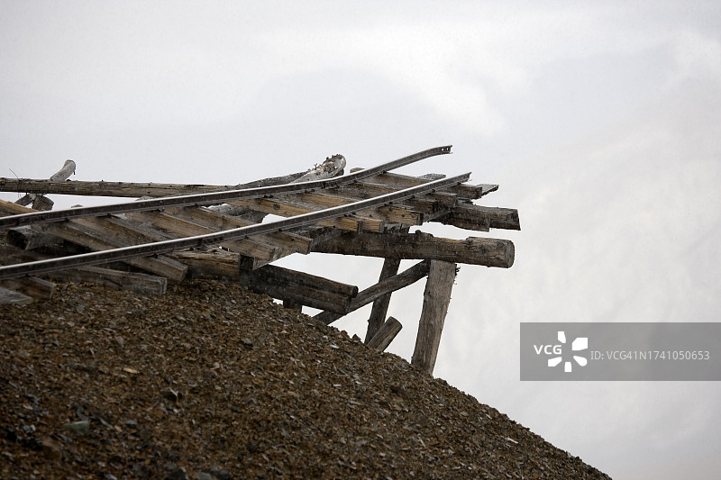 铁轨破坏图片素材