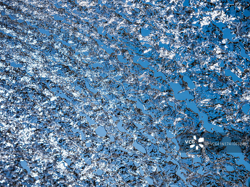 空气中凝固的落水滴：凝固的运动图片素材