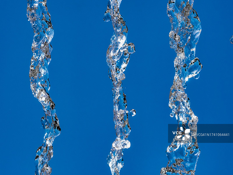空气中凝固的落水滴：凝固的运动图片素材