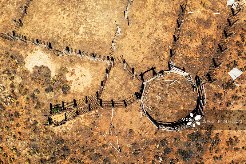 澳大利亚内陆废弃的牛圈鸟瞰图片素材