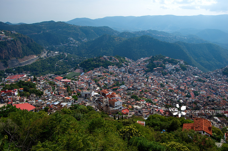 墨西哥格雷罗州阿塔切山观景台眺望的塔斯科图片素材