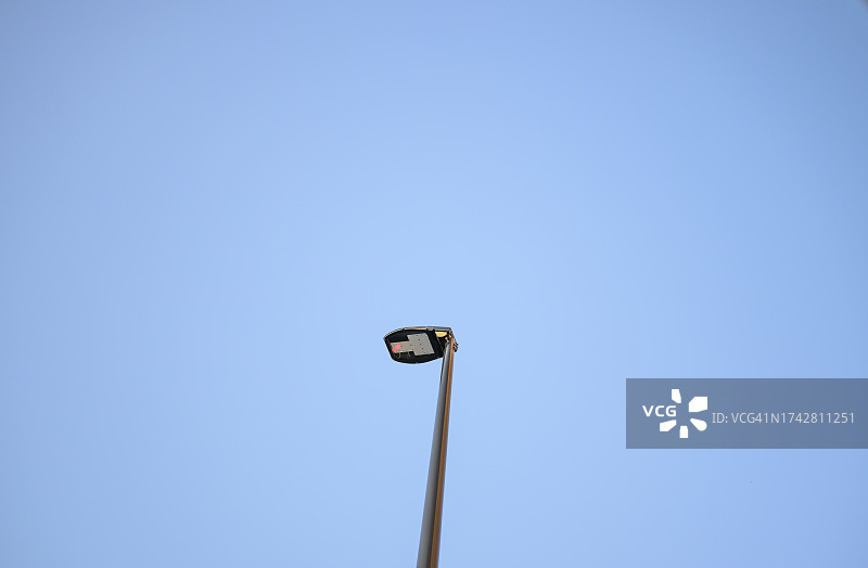 日本道路上的高级LED路灯图片素材