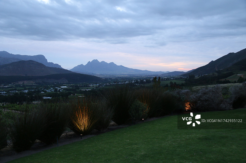 对着天空的风景图片素材
