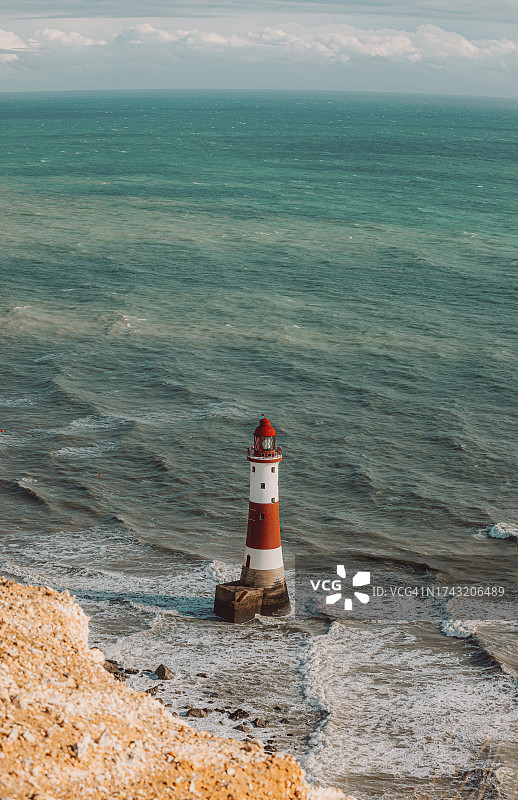 英格兰比奇角灯塔与白色悬崖图片素材