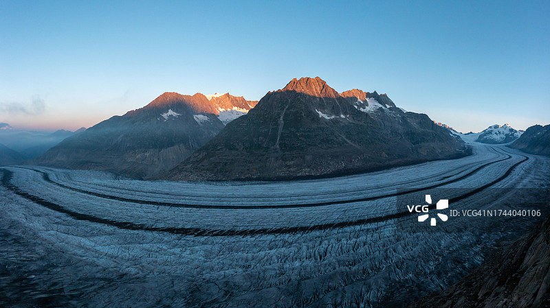 瑞士瓦莱州阿莱奇冰川鸟瞰图图片素材