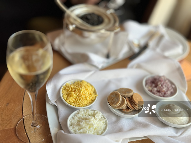 经典鱼子酱服务套餐图片素材