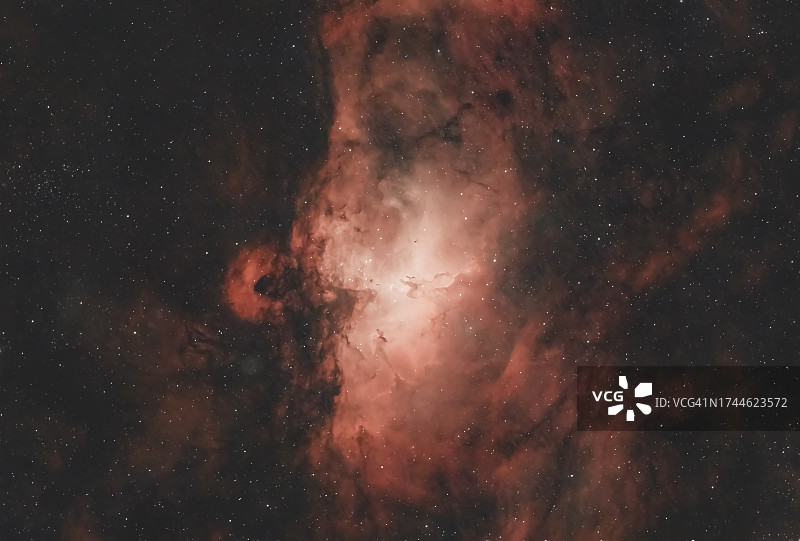 巨蛇座星群中鹰星云的景色图片素材