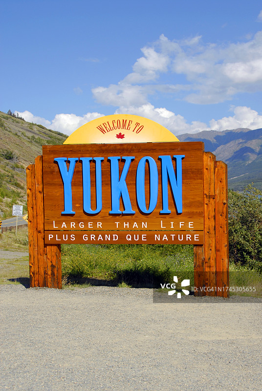 公路指示牌图片素材