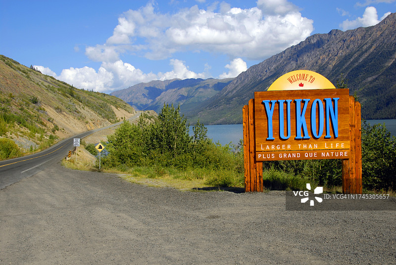 公路指示牌图片素材