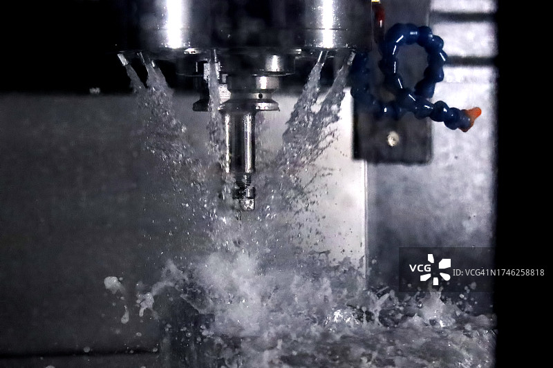 用于金属加工的数控水刀机图片素材