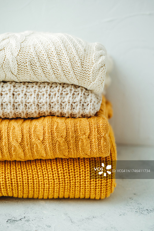 四件针织毛衣图片素材