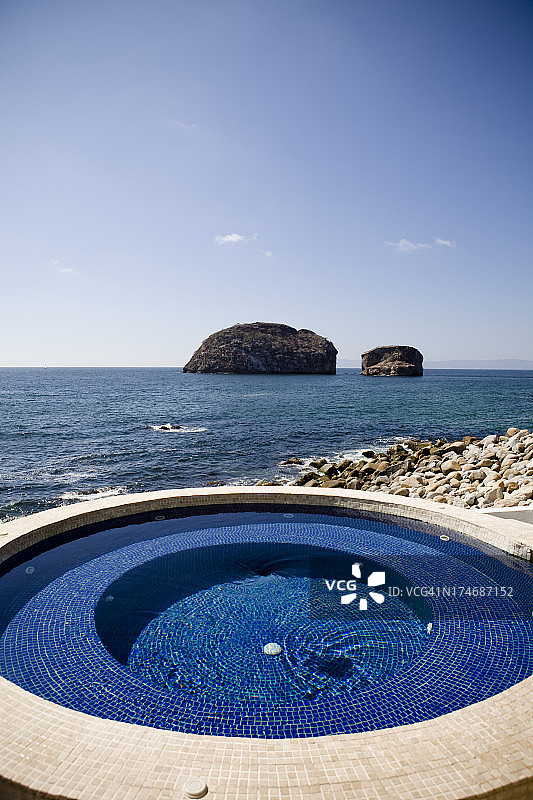 墨西哥巴亚尔塔港热水浴缸景观图片素材