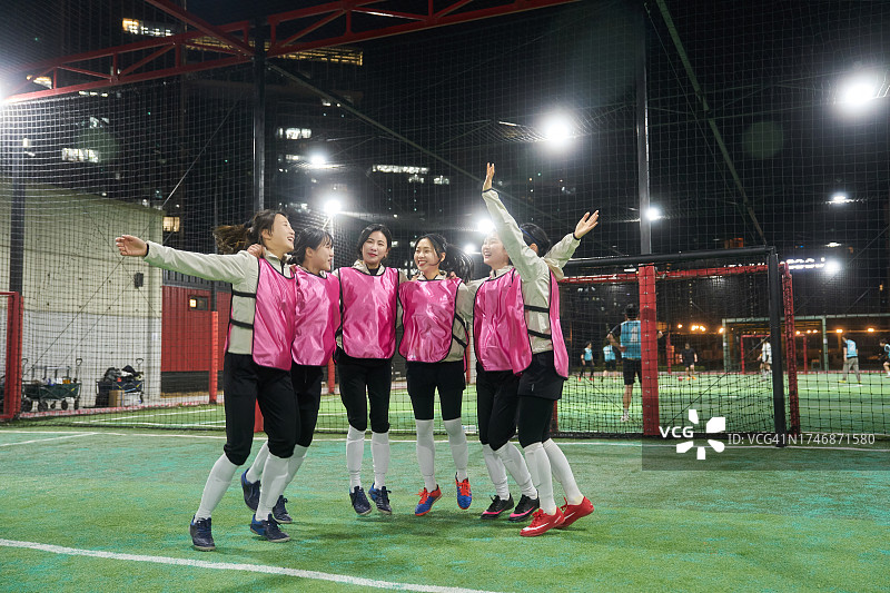 韩国女子室内足球俱乐部聚会欢庆图片素材