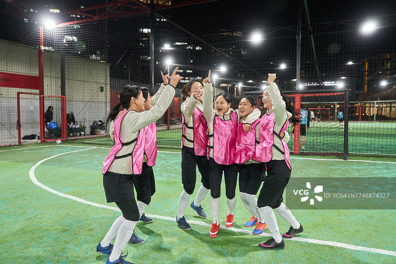 韩国女子室内足球俱乐部聚会欢庆图片素材