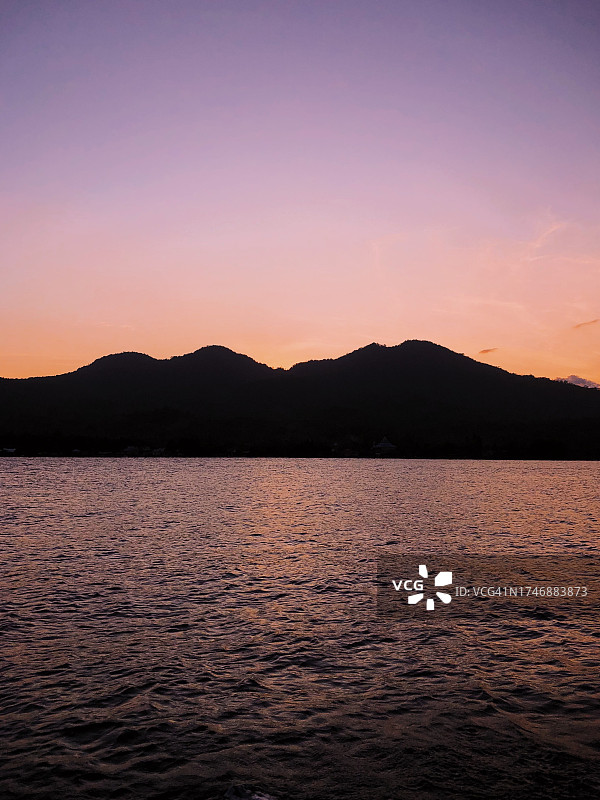印度尼西亚北马鲁古日落时分海景图片素材