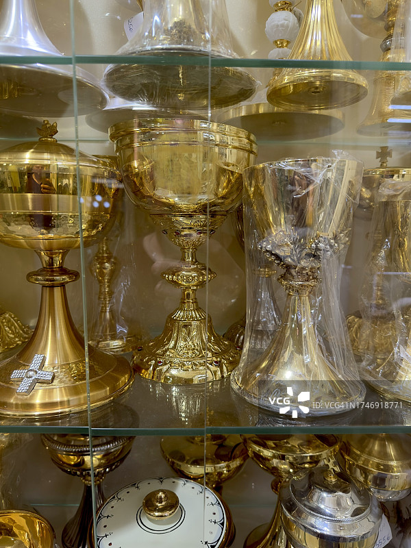 待售的教堂礼拜用圣杯图片素材