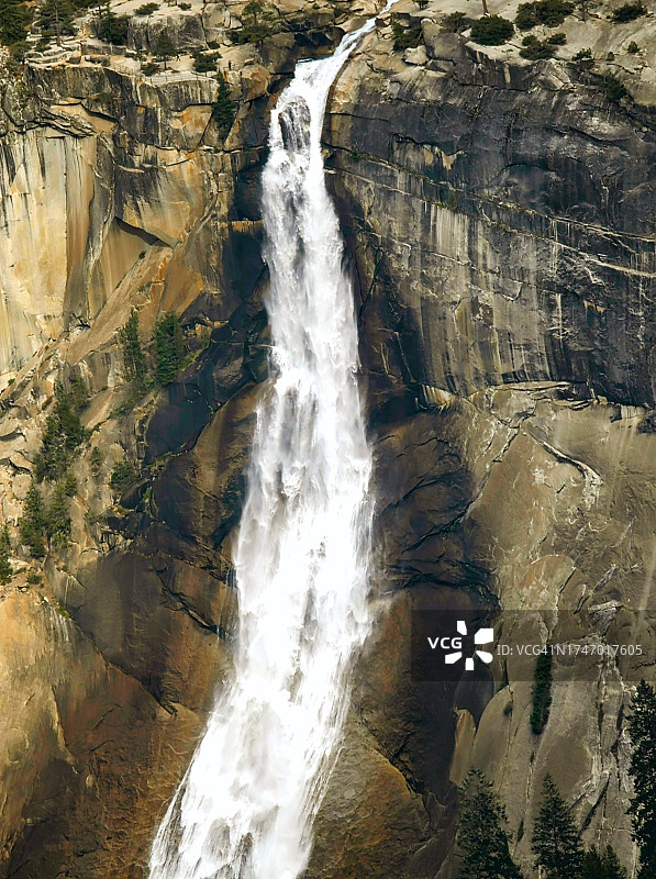 美国加利福尼亚州瀑布鸟瞰图片素材